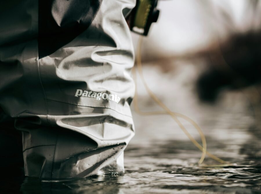 Ropa de pesca con protección UV: qué buscar