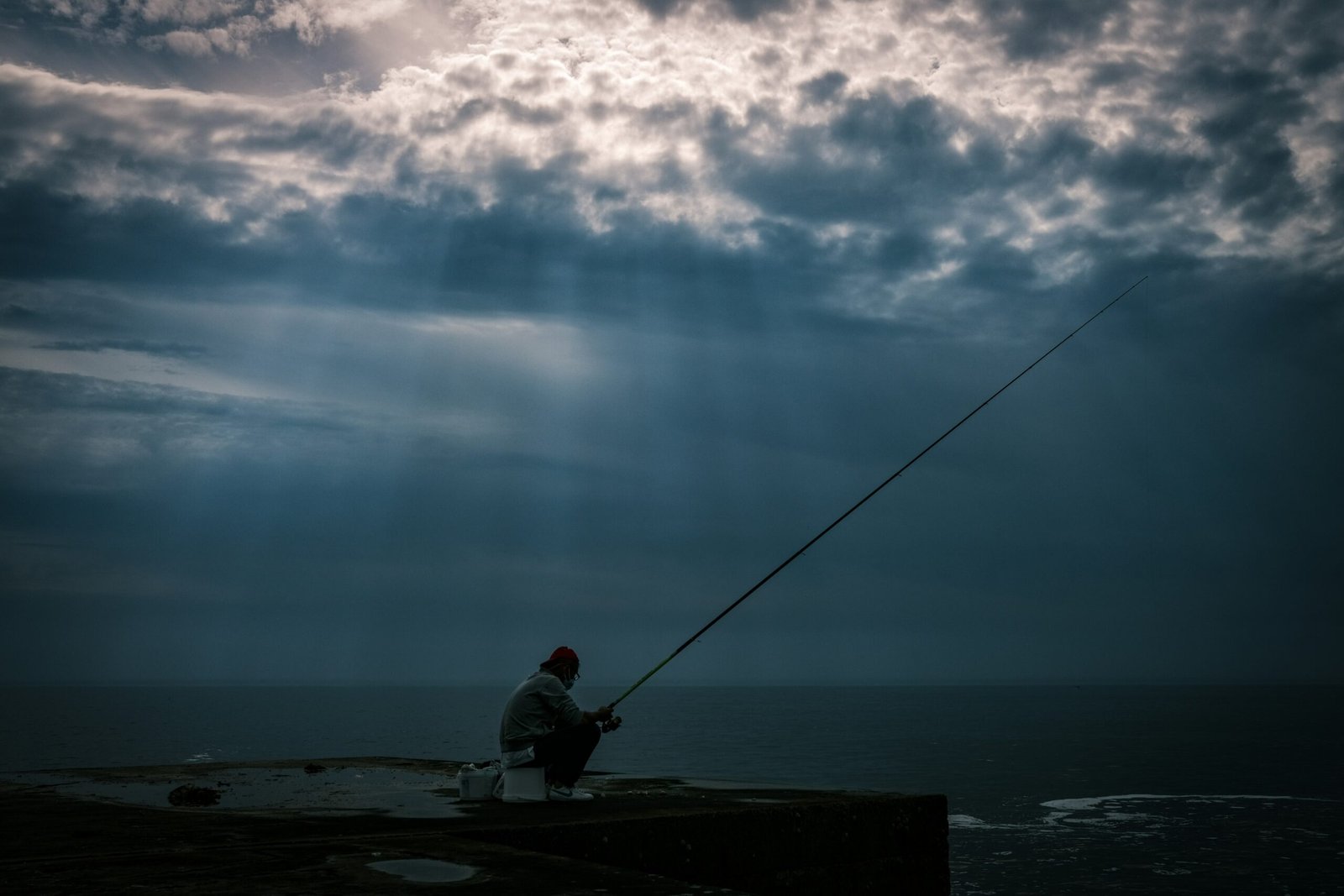 Pesca en días nublados: mejores horas