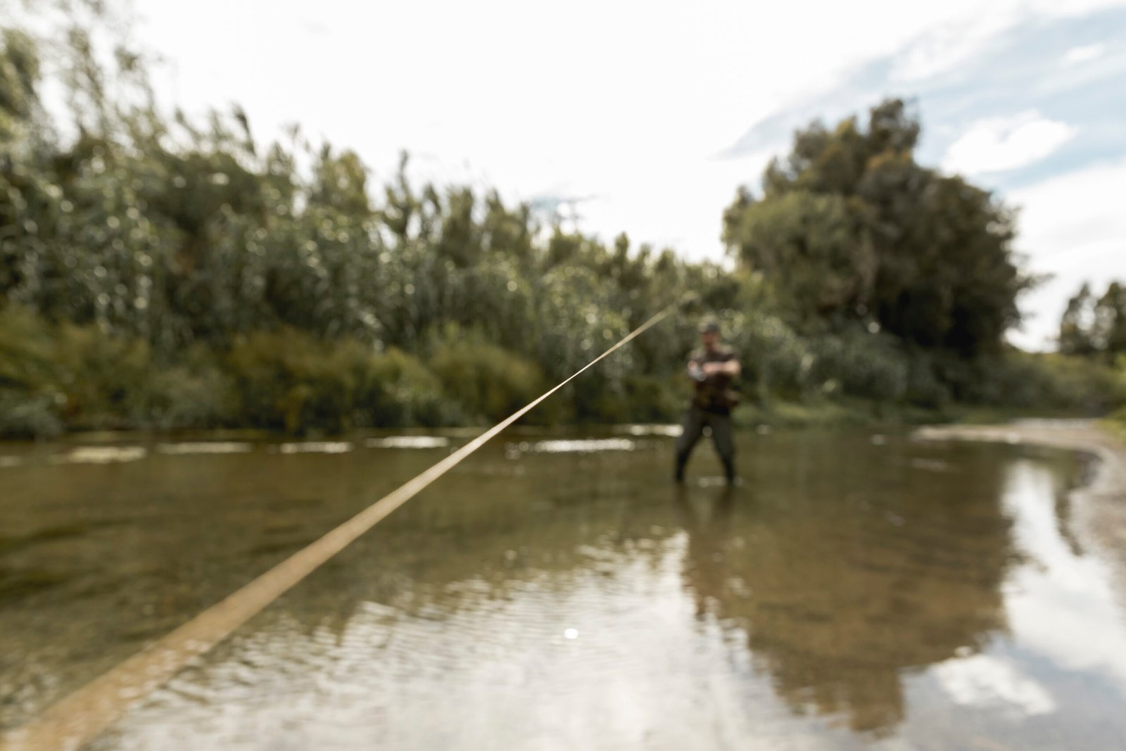 Cómo Optimizar Lanzamientos en Ríos Estrechos