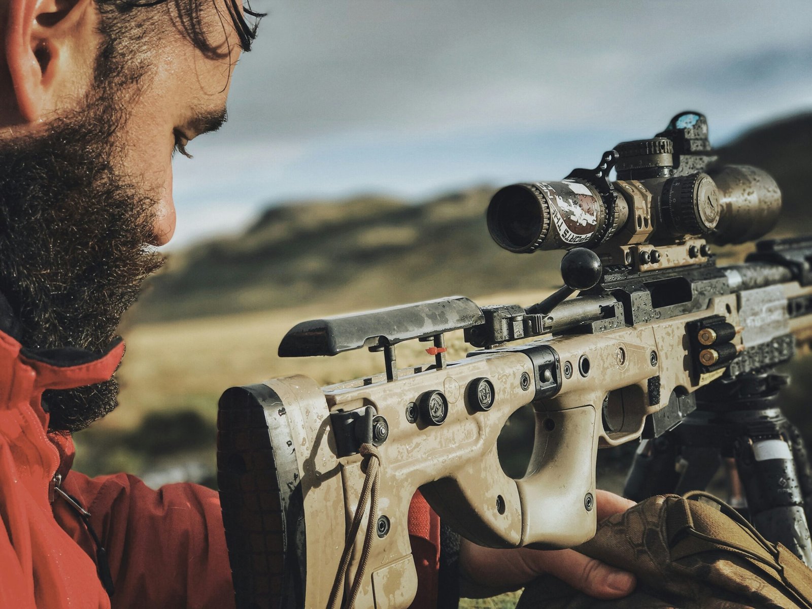 Cómo mejorar la precisión en disparos a larga distancia con rifle